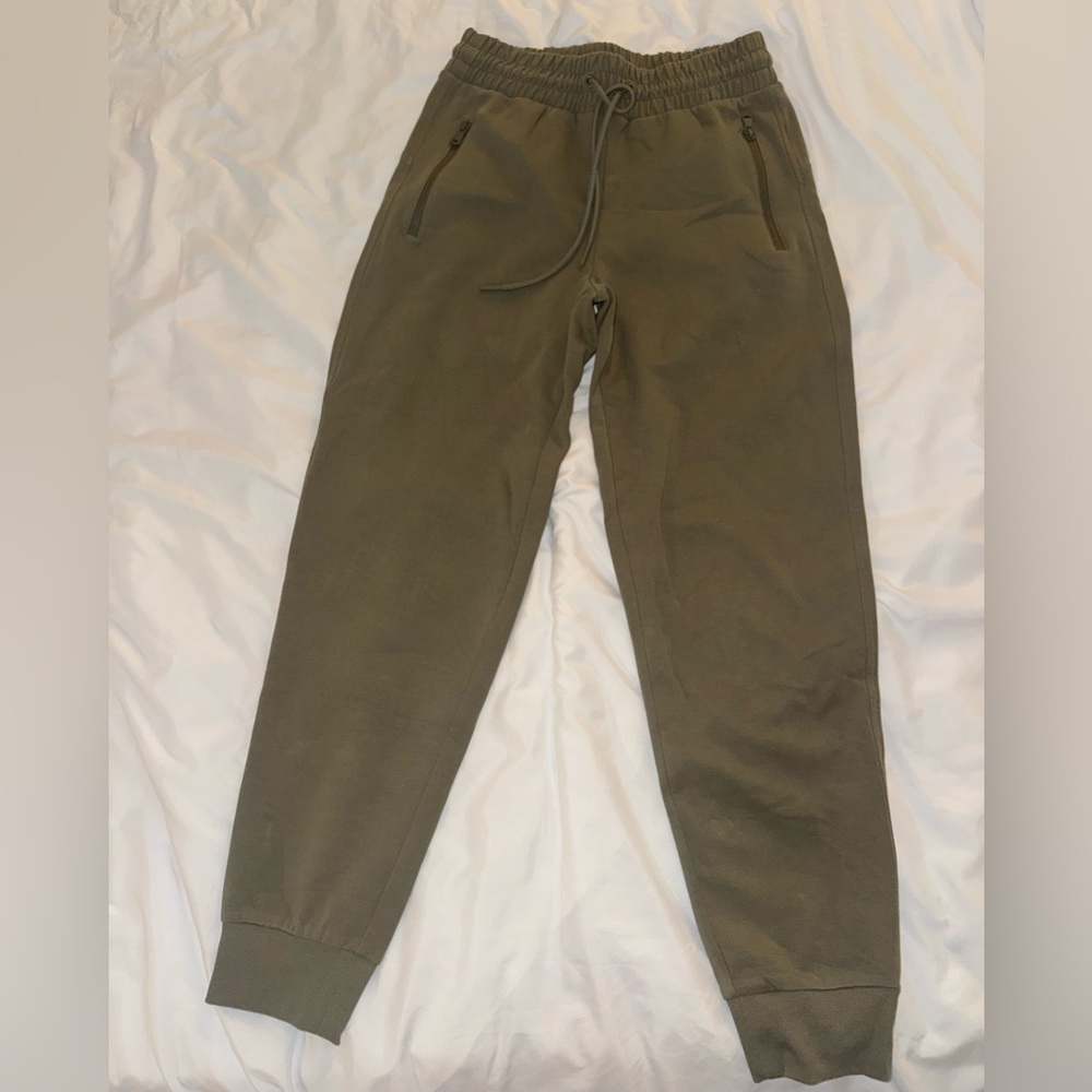 Women’s Old Navy dynamic fleece jogger